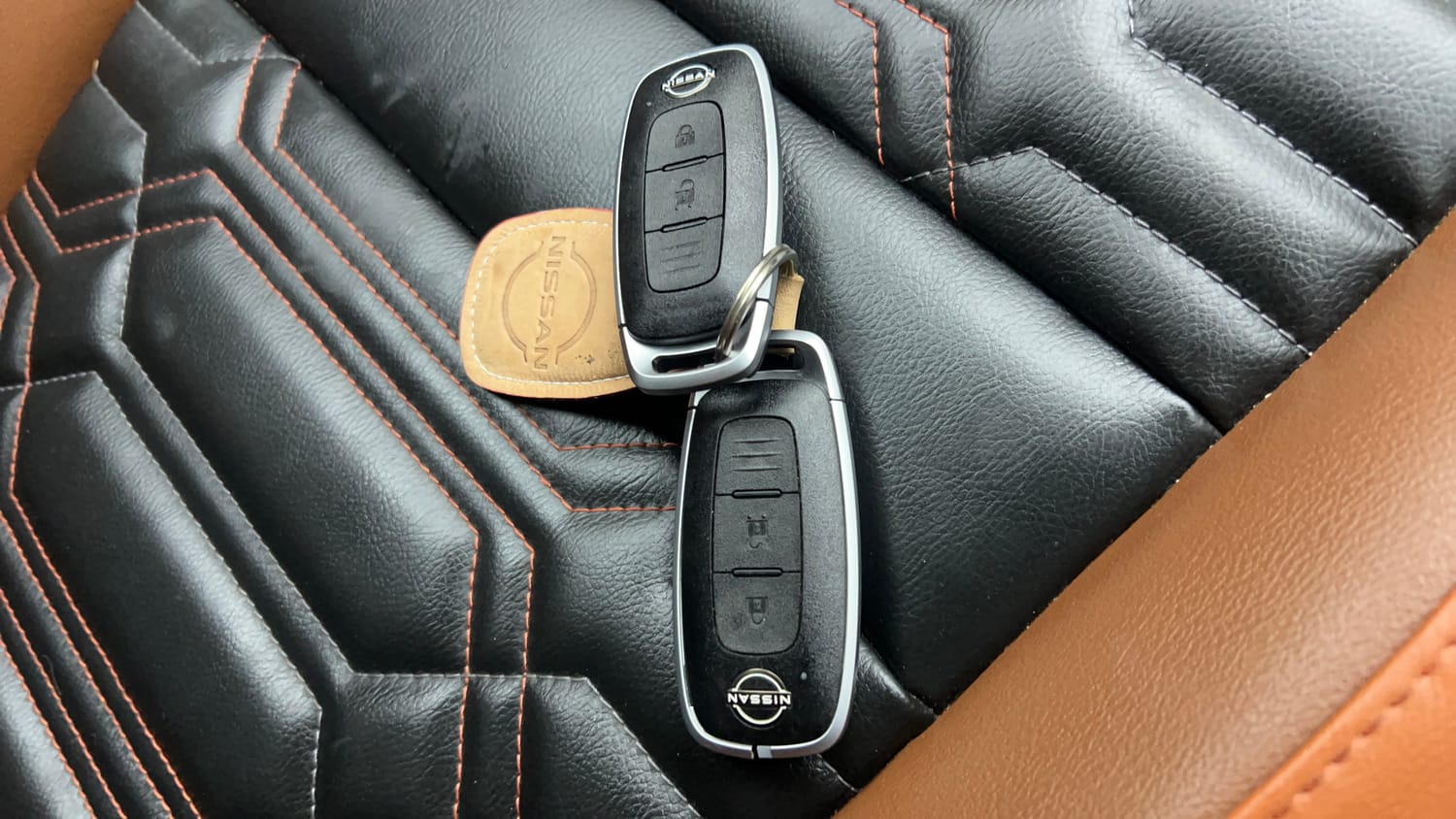 Used 2024 Nissan Magnite Tekna Plus B4D 1.0 Petrol AMT Dual Tone Petrol Automatic extra CAR KEY VIEW