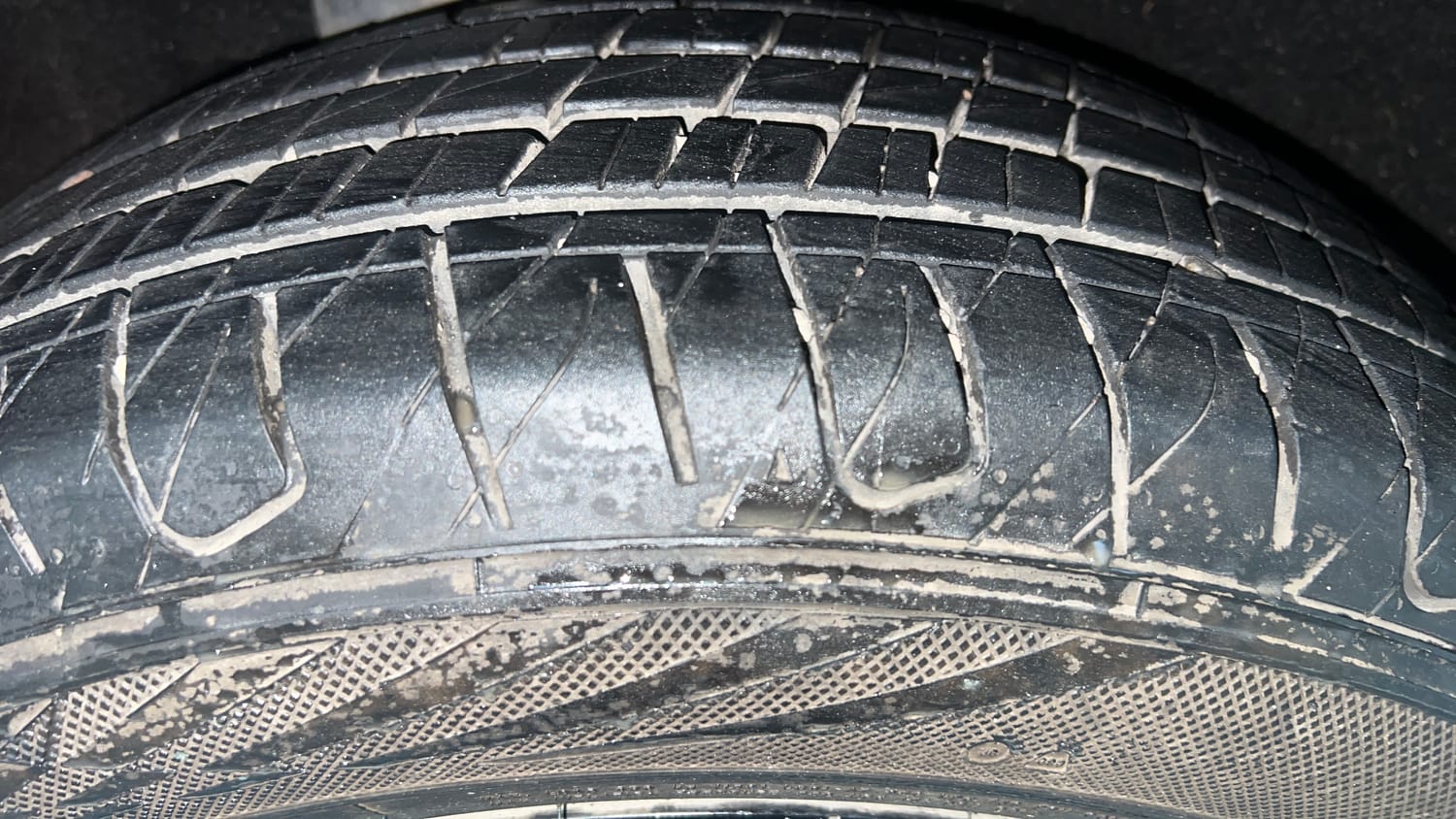 Used 2020 Maruti Suzuki Vitara Brezza ZXi AT SHVS Petrol Automatic tyres RIGHT REAR TYRE TREAD VIEW