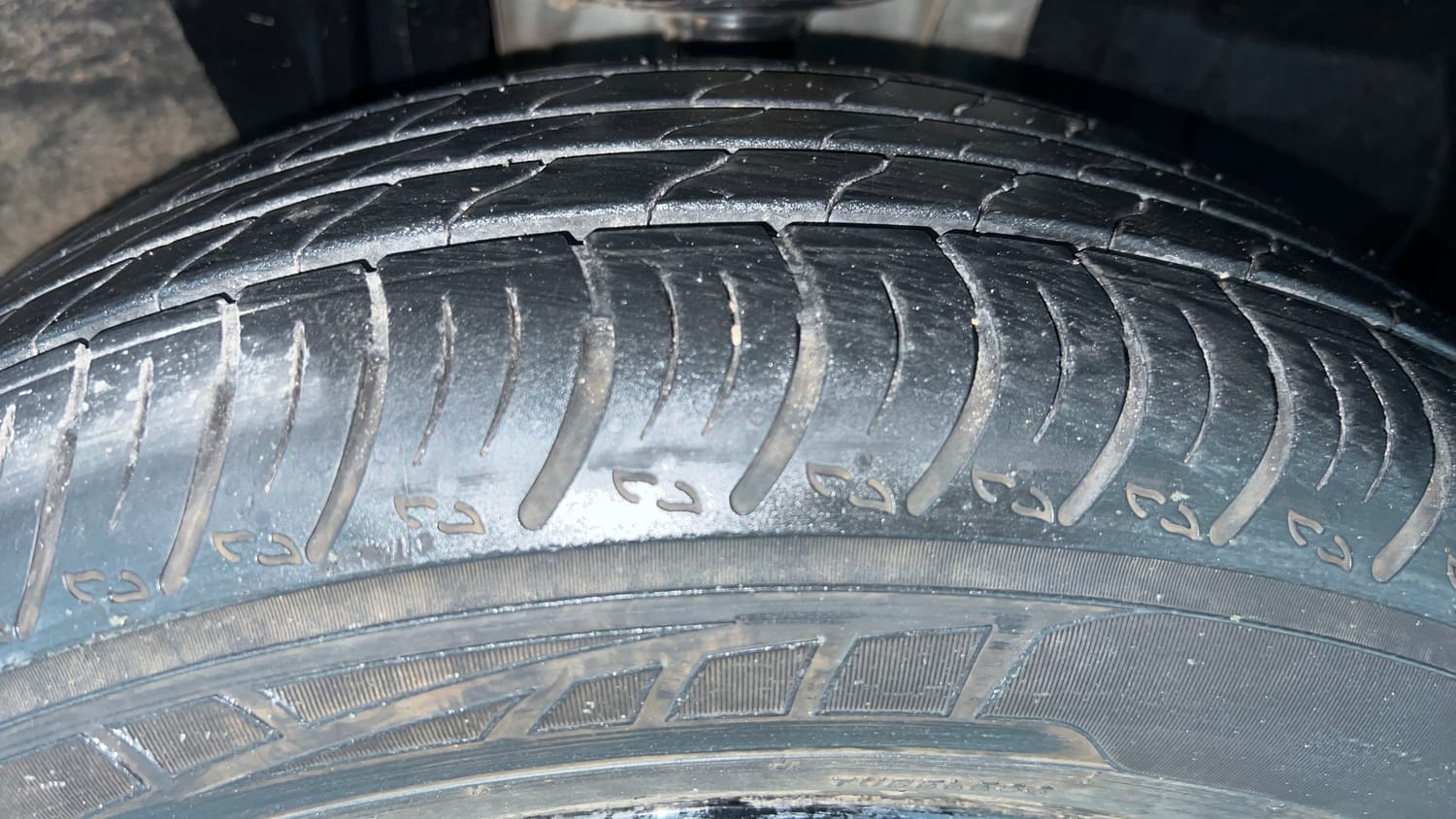 Used 2024 Nissan Magnite Tekna Plus B4D 1.0 Petrol AMT Dual Tone Petrol Automatic tyres RIGHT FRONT TYRE TREAD VIEW