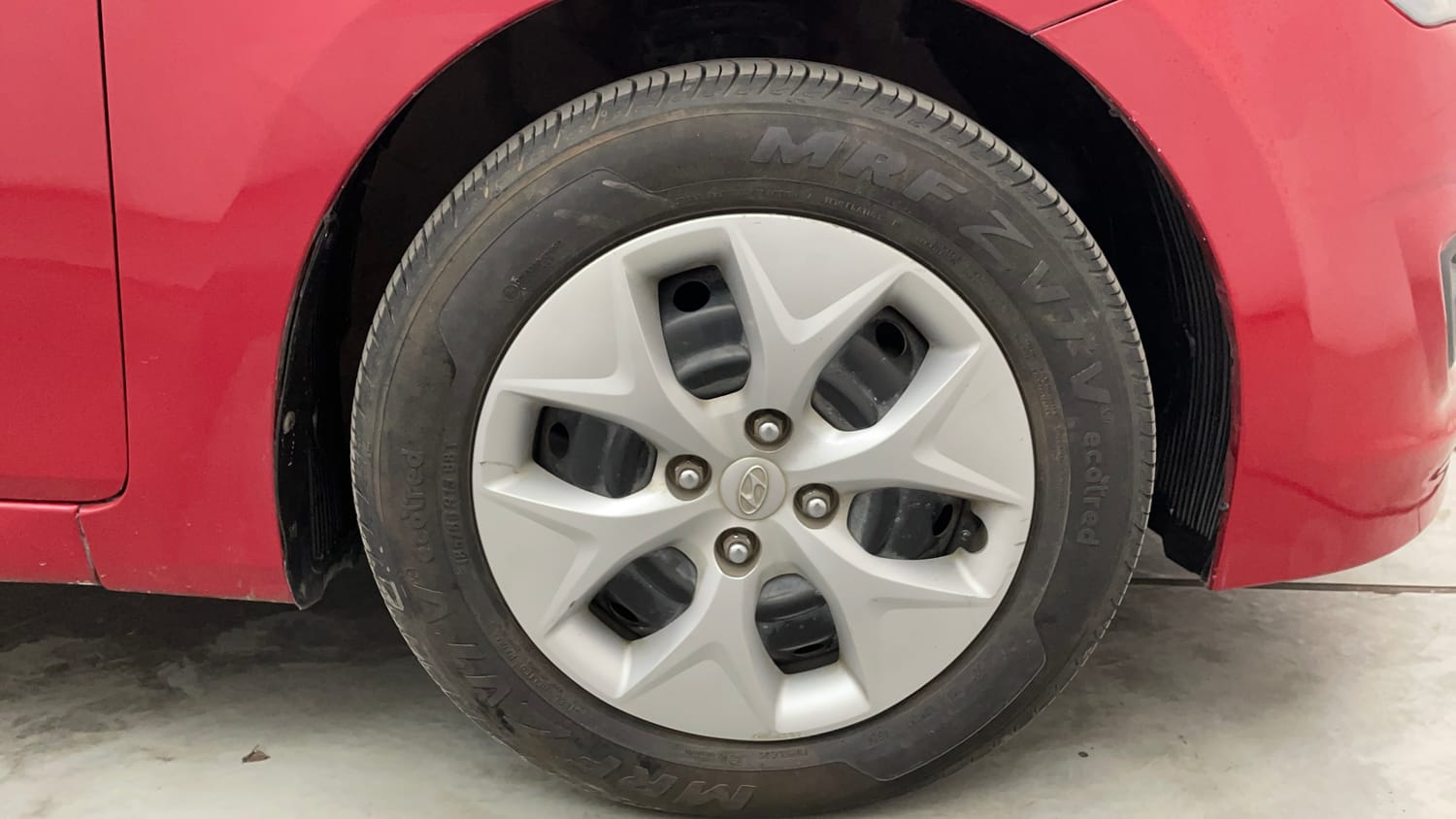 Used 2016 Hyundai Fluidic Verna 4S 1.6 VTVT S Petrol Manual tyres RIGHT FRONT TYRE RIM VIEW