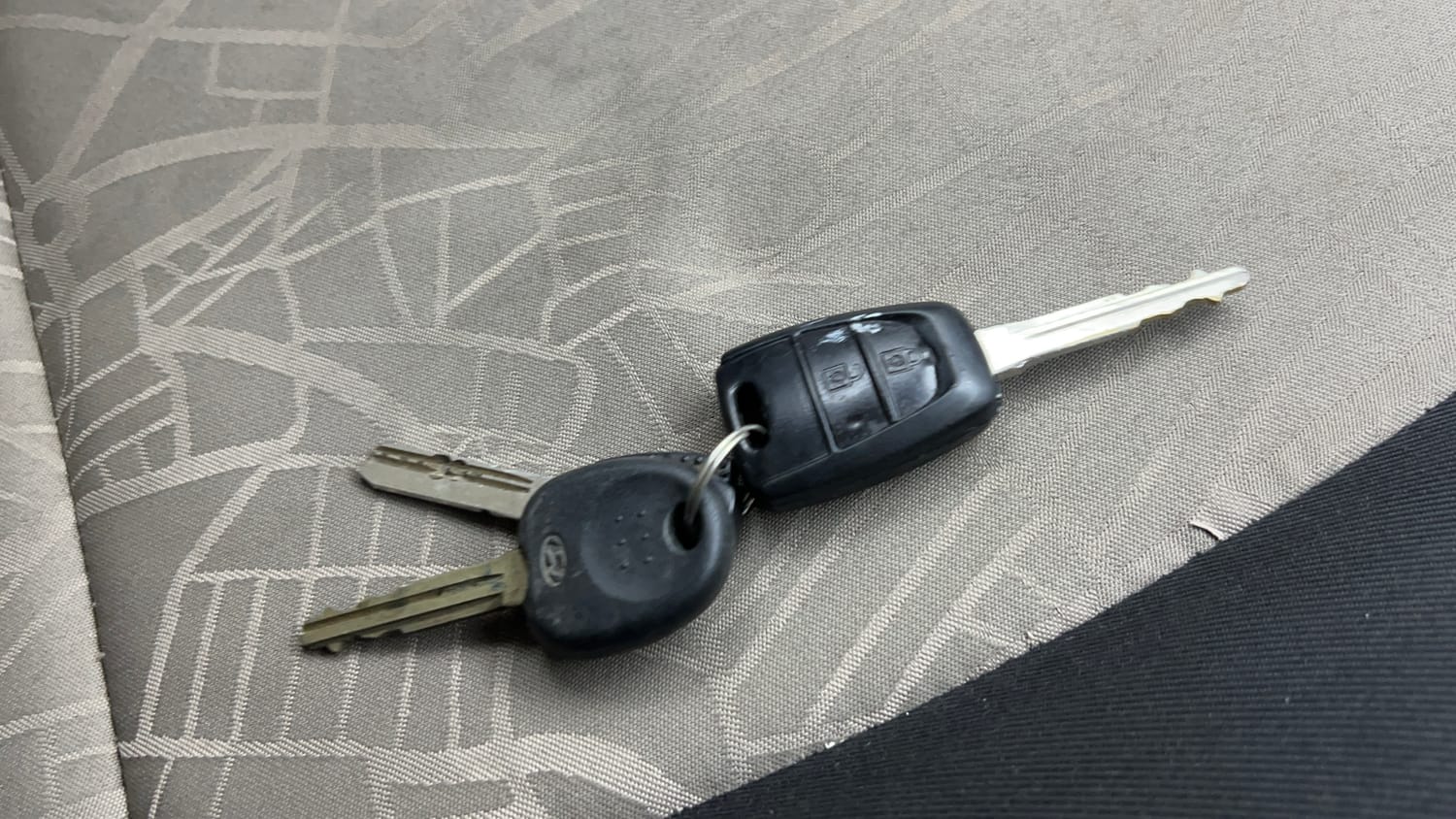 Used 2015 Hyundai Grand i10 Sportz 1.2 Kappa VTVT Petrol Manual extra CAR KEY VIEW
