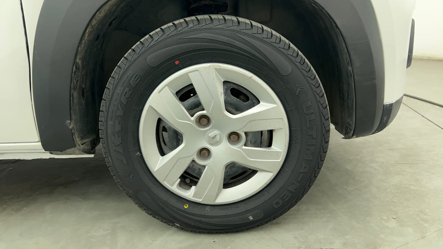 Used 2016 Renault Kwid RXT Petrol Manual tyres RIGHT FRONT TYRE RIM VIEW