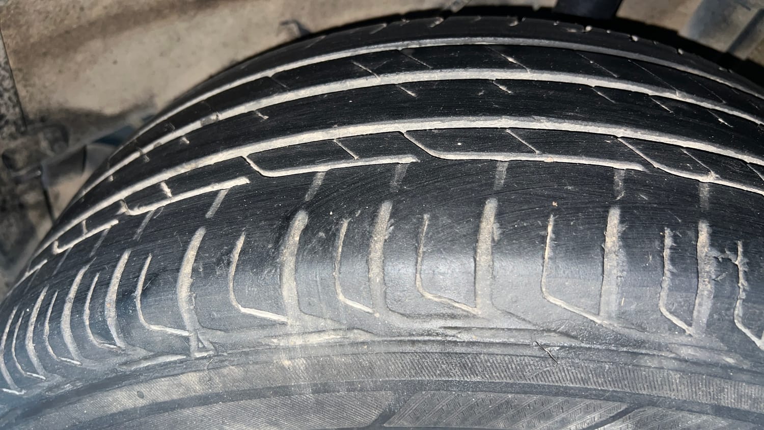 Used 2023 Tata Nexon XZ Plus Petrol Manual tyres LEFT REAR TYRE TREAD VIEW