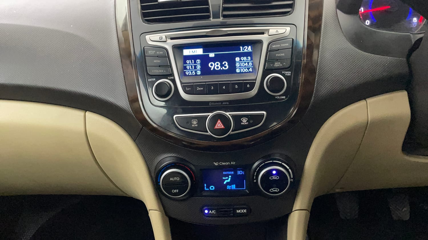 Used 2016 Hyundai Fluidic Verna 4S 1.6 VTVT S Petrol Manual interior MUSIC SYSTEM & AC CONTROL VIEW