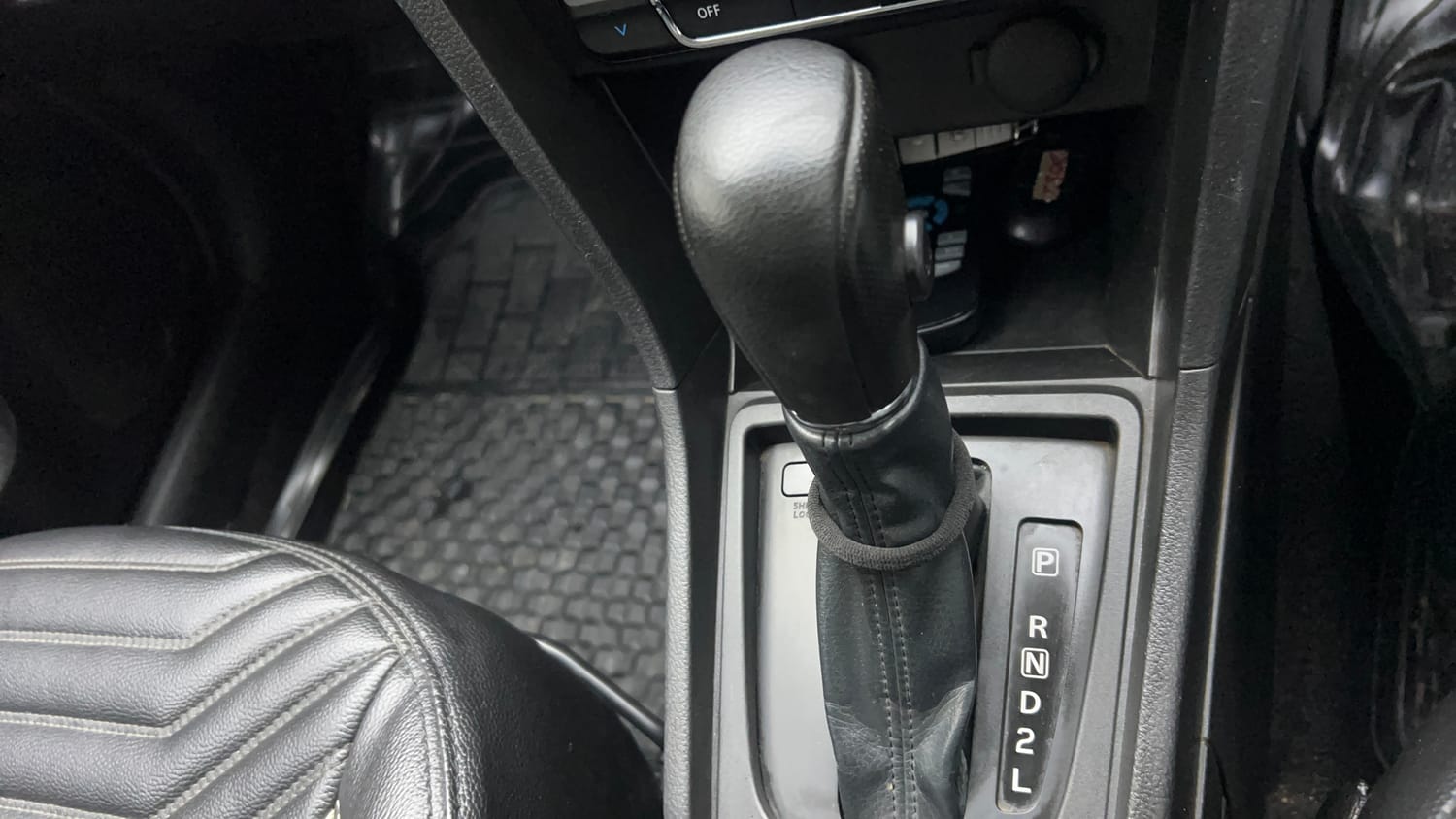 Used 2020 Maruti Suzuki Vitara Brezza ZXi AT SHVS Petrol Automatic interior GEAR  KNOB VIEW