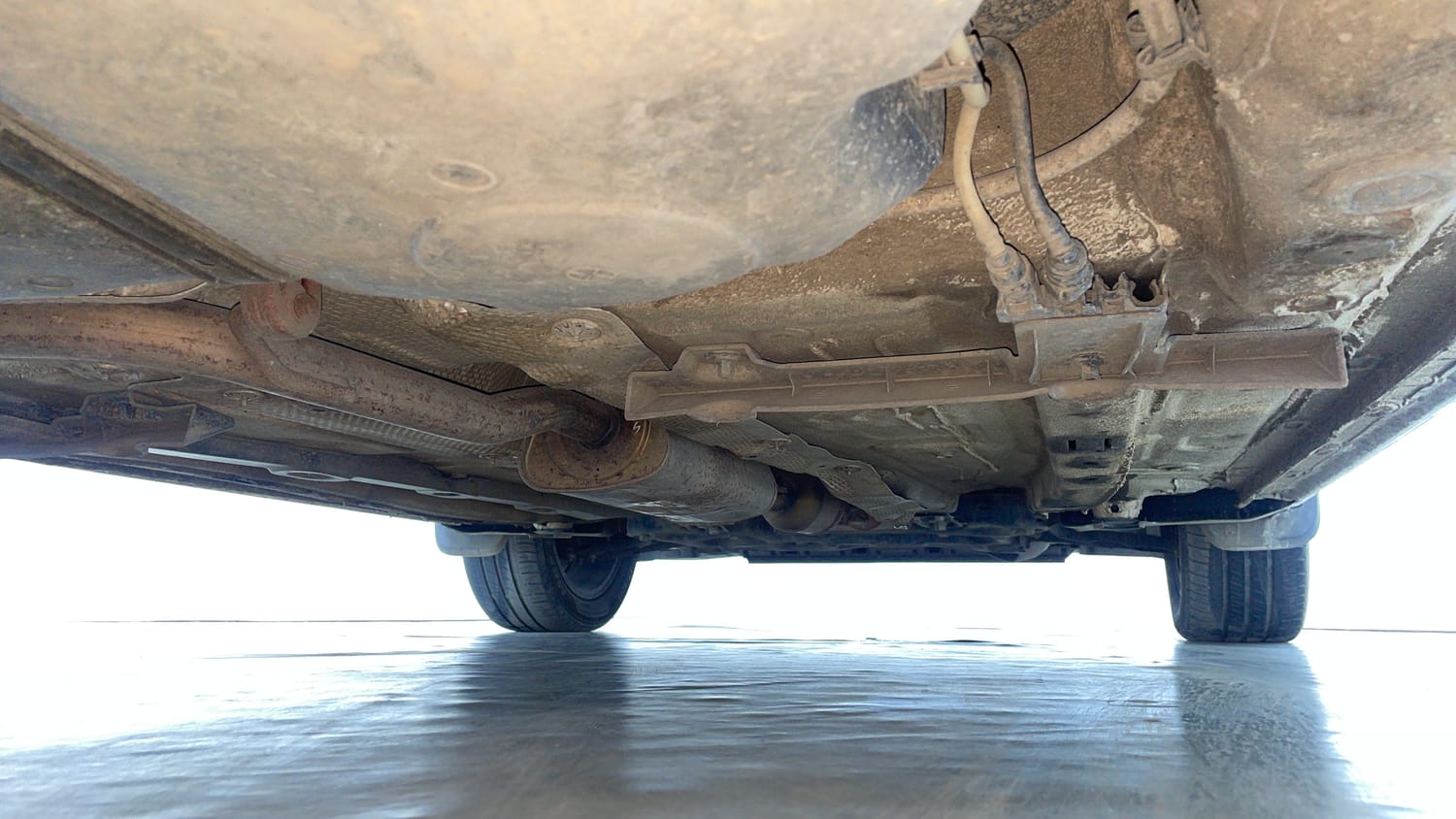 Used 2022 Volkswagen Virtus Topline 1.0 TSI MT Petrol Manual extra REAR RIGHT UNDERBODY VIEW