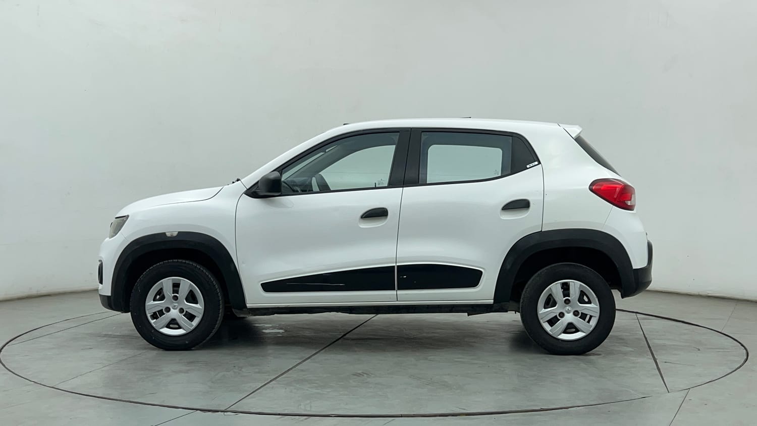 Used 2016 Renault Kwid RXT Petrol Manual exterior LEFT SIDE VIEW