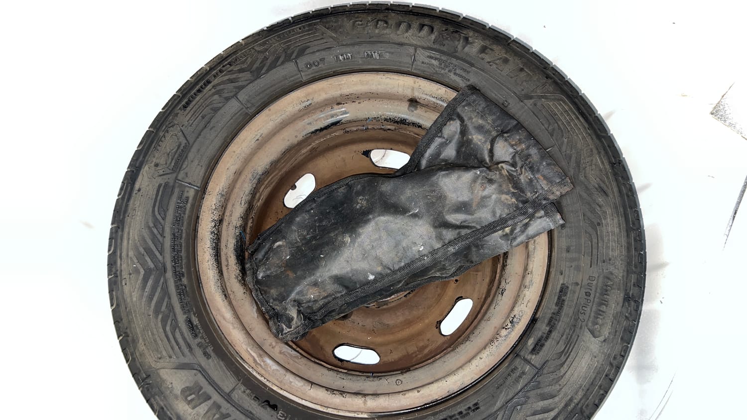 Used 2016 Renault Kwid RXT Petrol Manual tyres SPARE TYRE VIEW