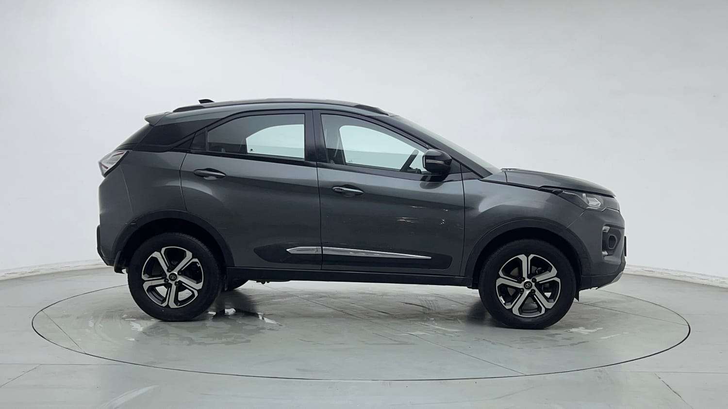 Used 2023 Tata Nexon XZ Plus Petrol Manual exterior RIGHT SIDE VIEW