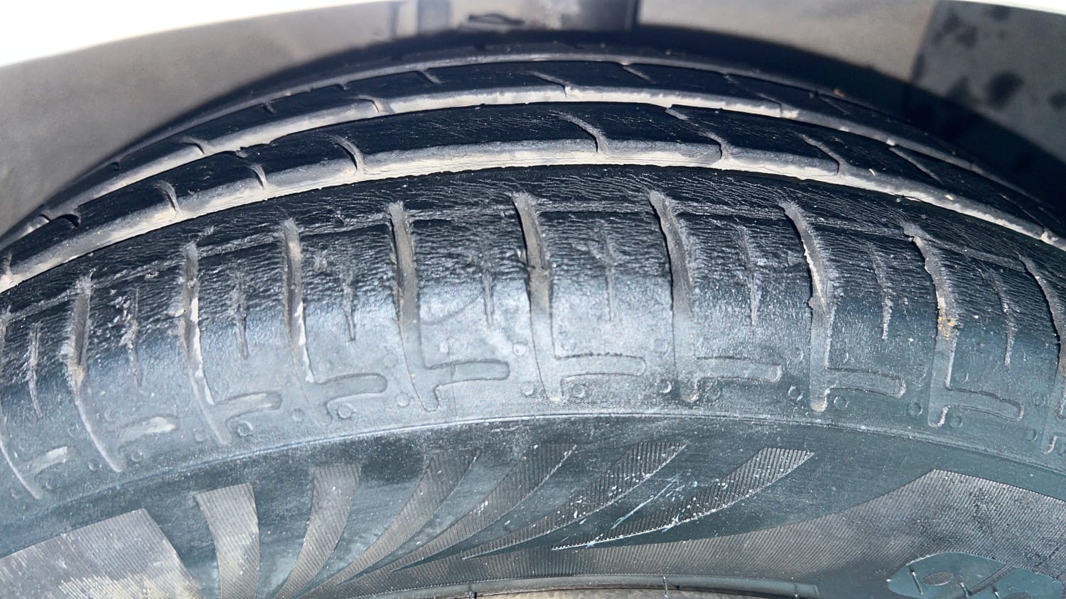 Used 2015 Hyundai Grand i10 Sportz 1.2 Kappa VTVT Petrol Manual tyres RIGHT FRONT TYRE TREAD VIEW