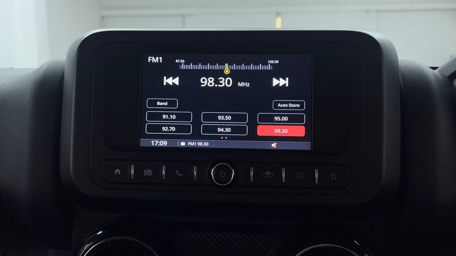 Used 2022 mahindra Thar LX Hard Top Petrol AT 4WD Petrol Automatic top_features Integrated (in-dash) music system