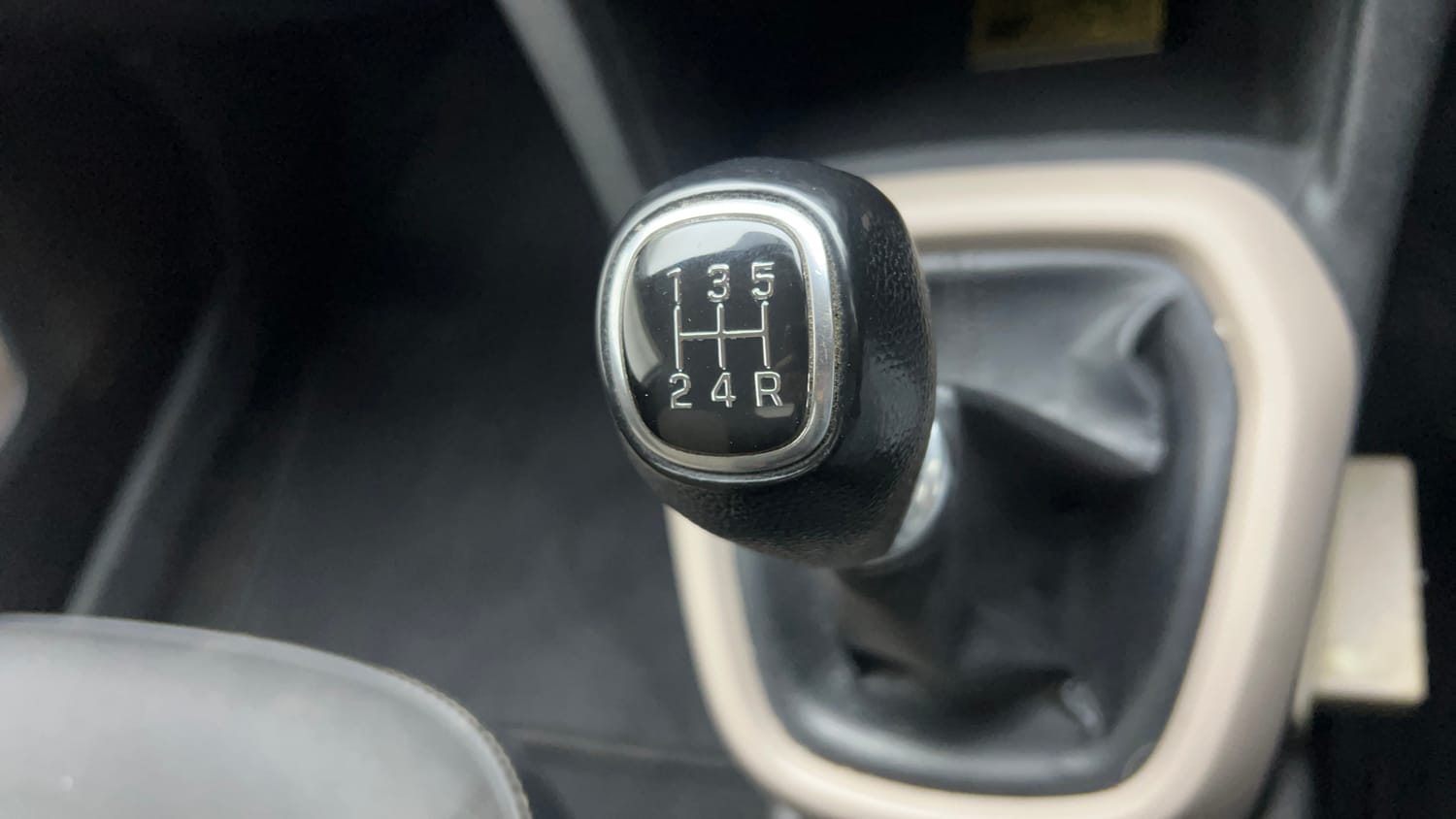 Used 2015 Hyundai Grand i10 Sportz 1.2 Kappa VTVT Petrol Manual interior GEAR  KNOB VIEW