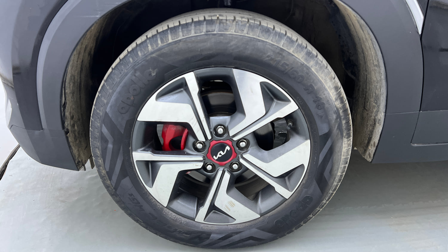Used 2022 Kia Sonet GTX Plus 1.0 iMT Petrol Manual tyres LEFT FRONT TYRE RIM VIEW