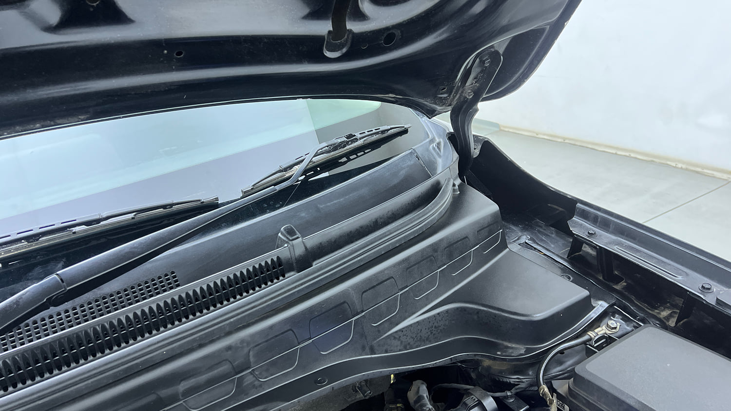 Used 2022 Kia Sonet GTX Plus 1.0 iMT Petrol Manual engine ENGINE LEFT SIDE HINGE & APRON VIEW
