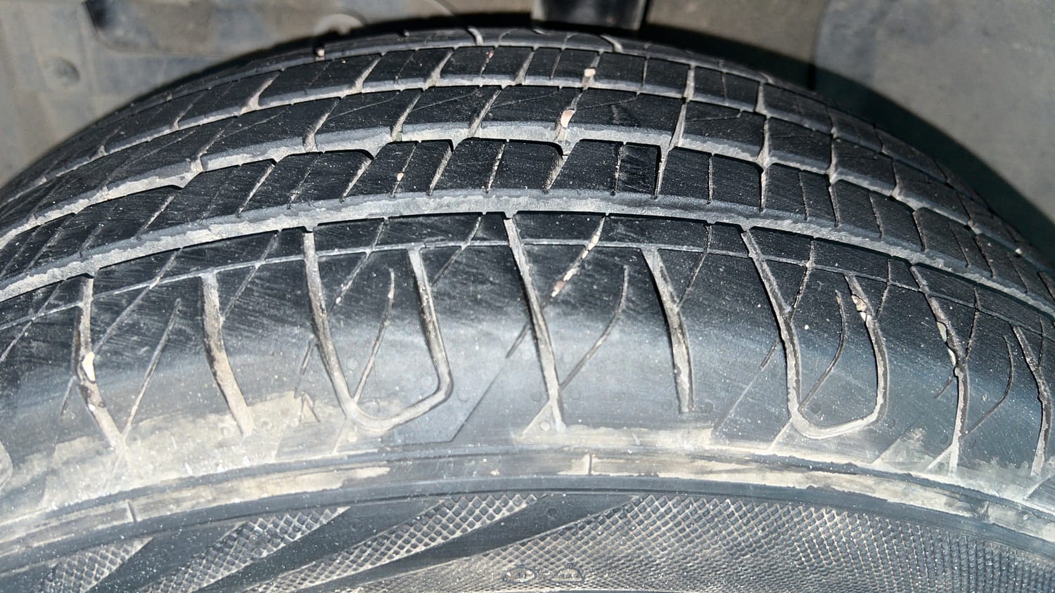 Used 2020 Maruti Suzuki Vitara Brezza ZXi AT SHVS Petrol Automatic tyres LEFT FRONT TYRE TREAD VIEW