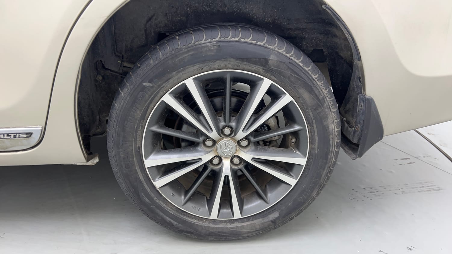 2017 Toyota Corolla Altis GL Petrol-35