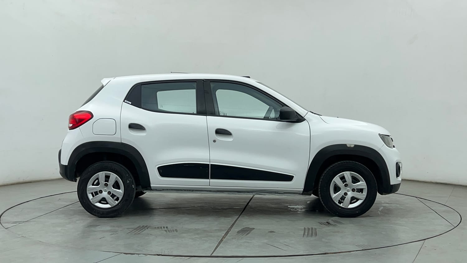 Used 2016 Renault Kwid RXT Petrol Manual exterior RIGHT SIDE VIEW