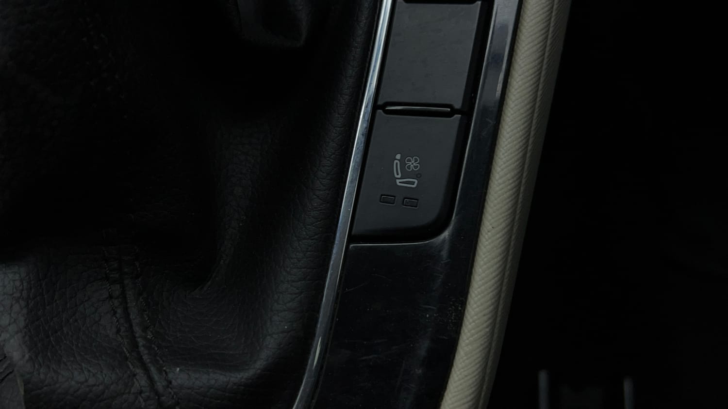 2022 Skoda Slavia Style 1.0L TSI AT-42