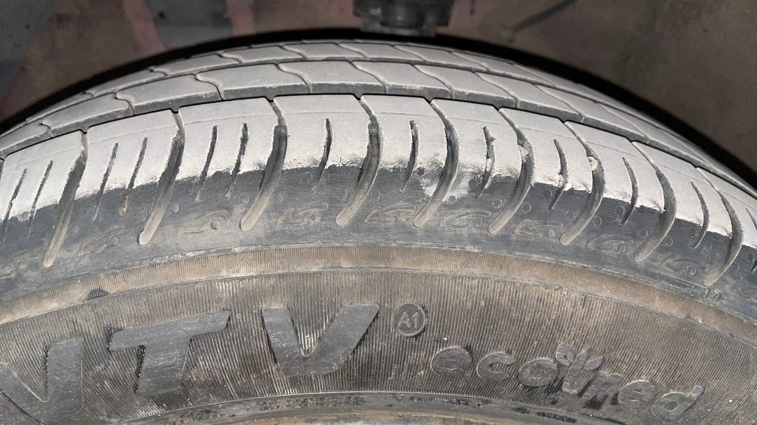 Used 2016 Hyundai Fluidic Verna 4S 1.6 VTVT S Petrol Manual tyres LEFT FRONT TYRE TREAD VIEW