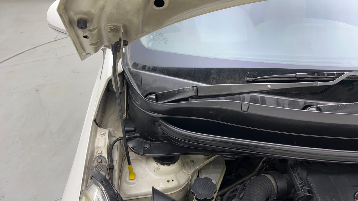 Used 2015 Hyundai Grand i10 Sportz 1.2 Kappa VTVT Petrol Manual engine ENGINE RIGHT SIDE HINGE & APRON VIEW