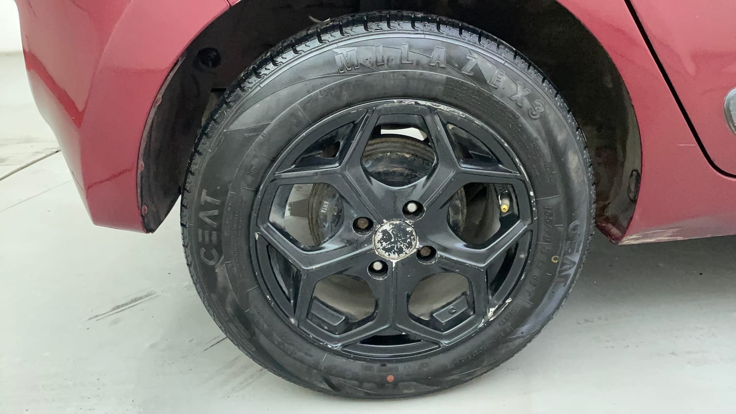 Used 2015 Hyundai Grand i10 Sportz 1.2 Kappa VTVT Petrol Manual tyres RIGHT REAR TYRE RIM VIEW