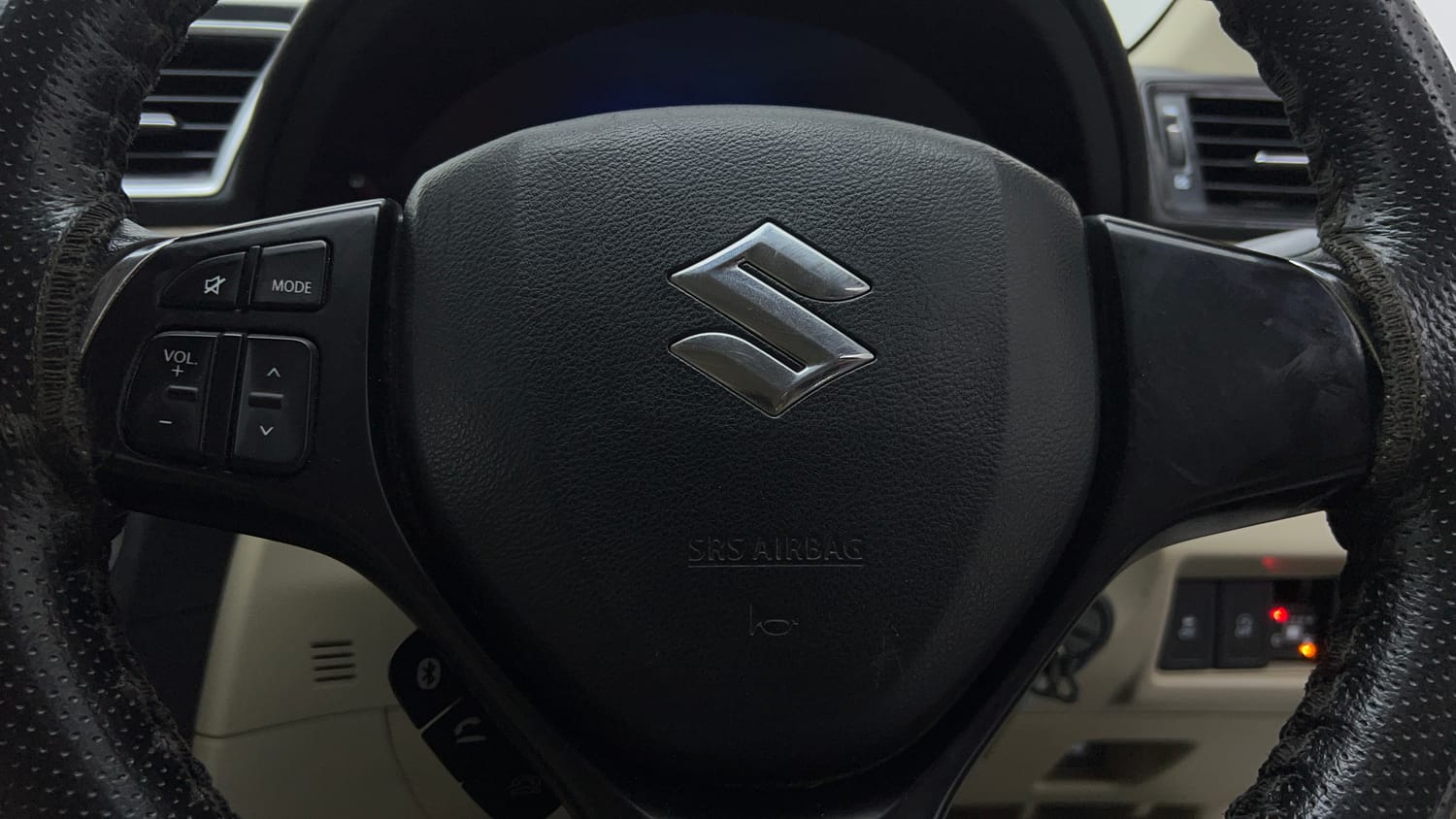 Used 2023 Maruti Suzuki Ciaz Sigma 1.5 Petrol Manual top_features Steering mounted controls