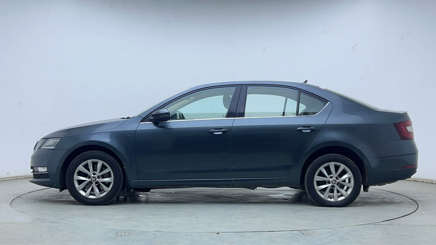 Used 2018 Skoda Octavia 1.8 TSI L&K Petrol Automatic exterior LEFT SIDE VIEW