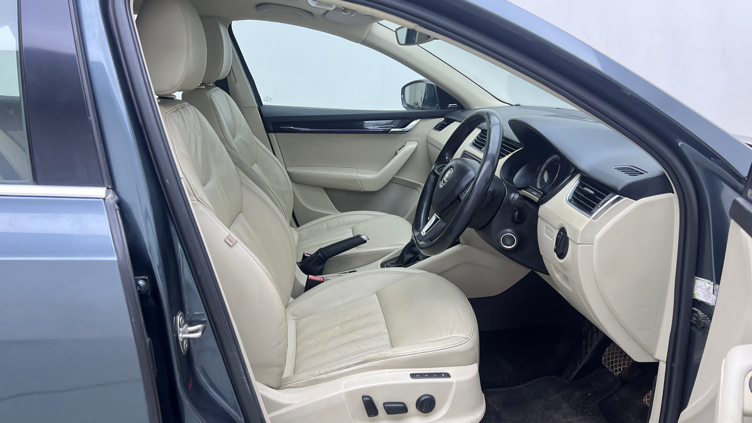 Used 2018 Skoda Octavia 1.8 TSI L&K Petrol Automatic interior RIGHT SIDE FRONT DOOR CABIN VIEW