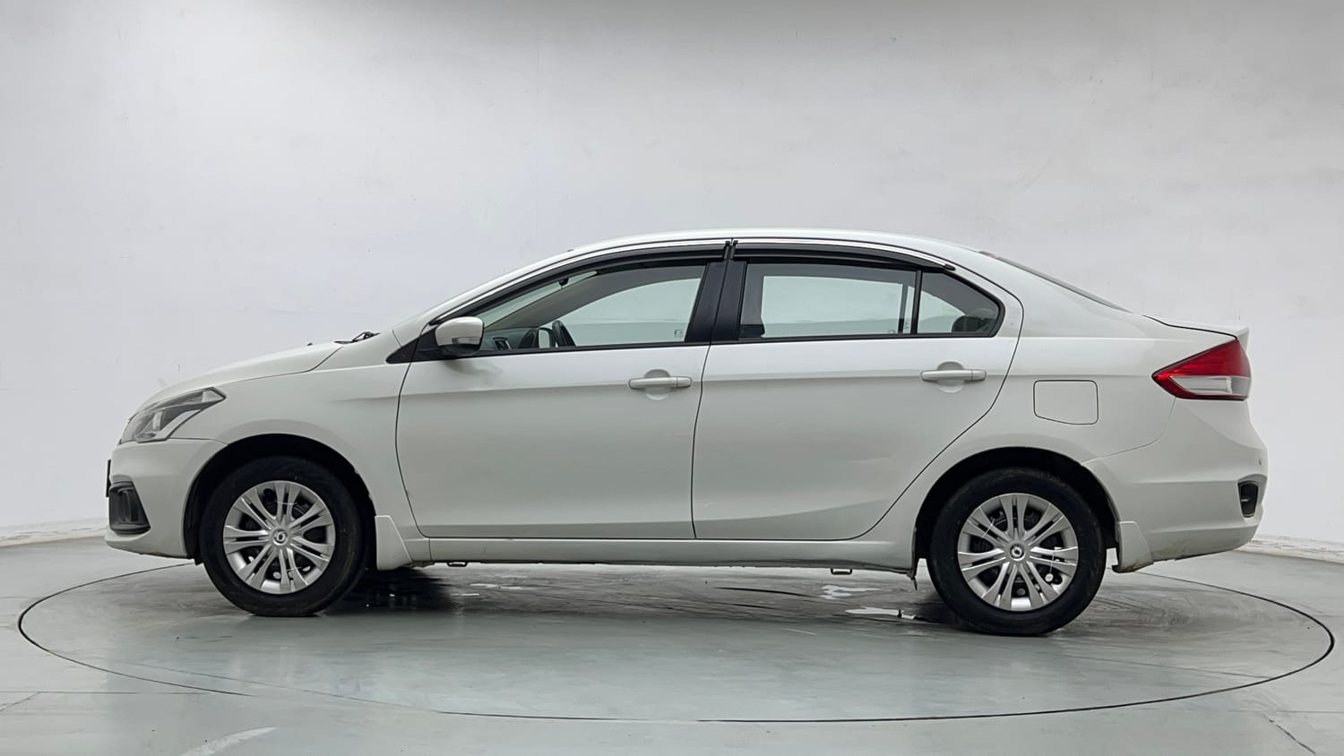 Used 2023 Maruti Suzuki Ciaz Sigma 1.5 Petrol Manual exterior LEFT SIDE VIEW