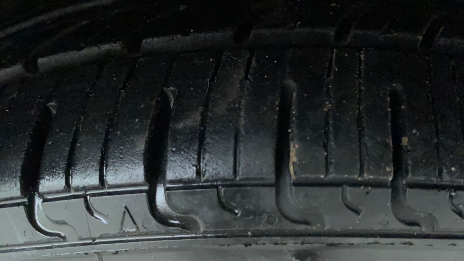 Used 2015 Hyundai Grand i10 Sportz 1.2 Kappa VTVT Petrol Manual tyres RIGHT FRONT TYRE TREAD VIEW