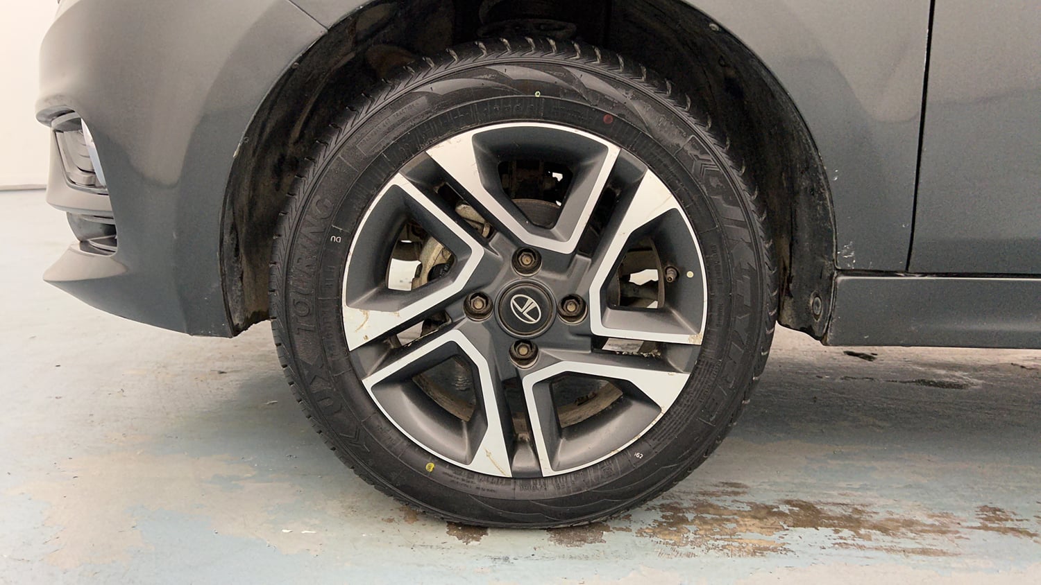 Used 2020 Tata Tiago XZ Plus Dual Tone Petrol Manual tyres LEFT FRONT TYRE RIM VIEW