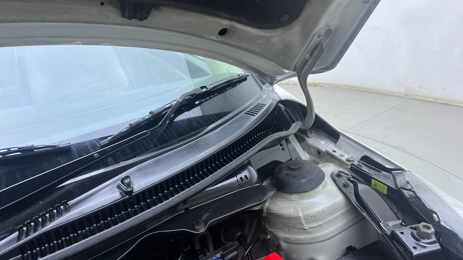 Used 2017 Maruti Suzuki Swift Dzire VXI AT ABS Petrol Automatic engine ENGINE LEFT SIDE HINGE & APRON VIEW