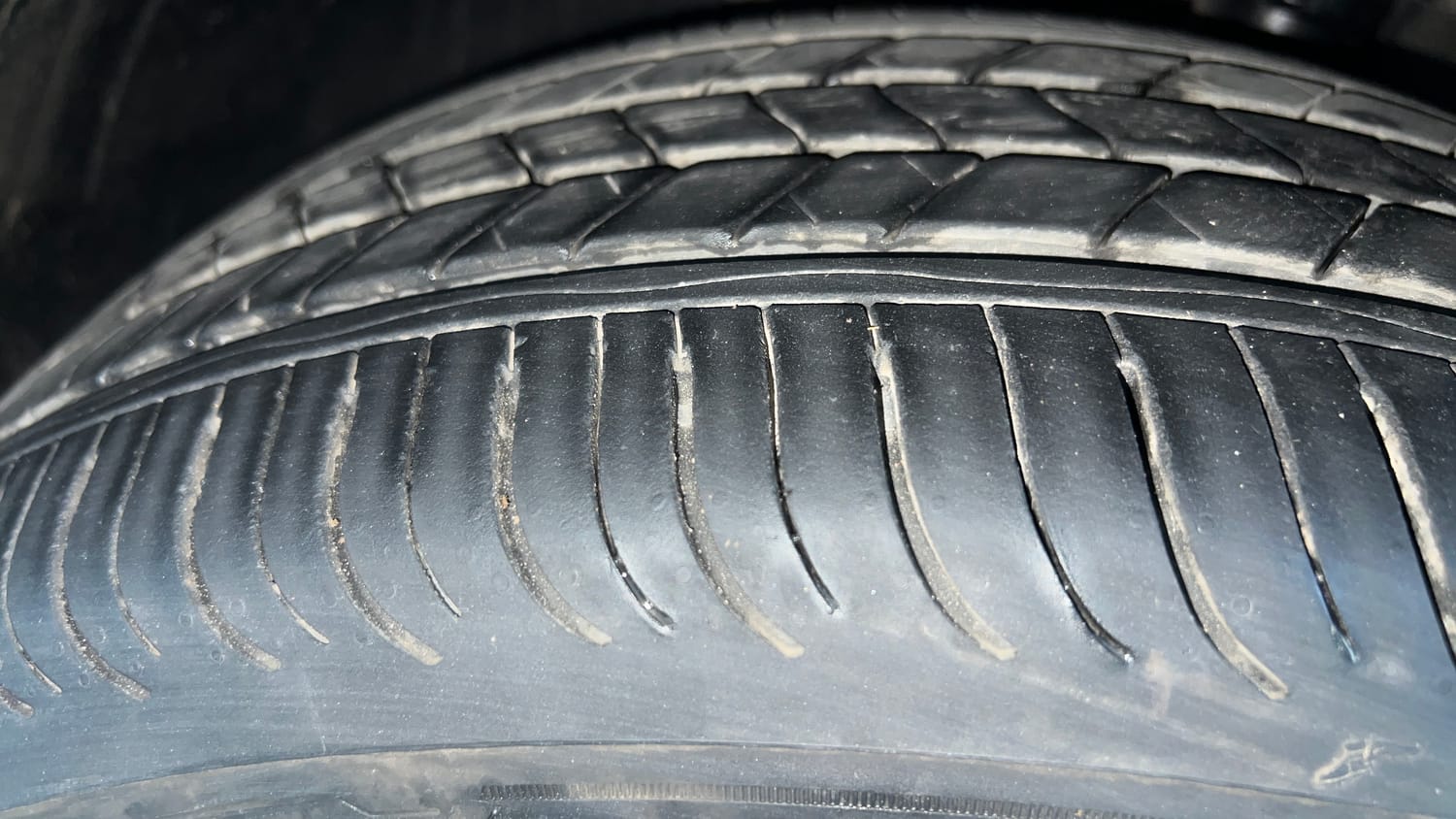 Used 2025 Kia Syros HTX Plus (O) 1.5 Diesel 6AT Diesel Automatic tyres LEFT FRONT TYRE TREAD VIEW