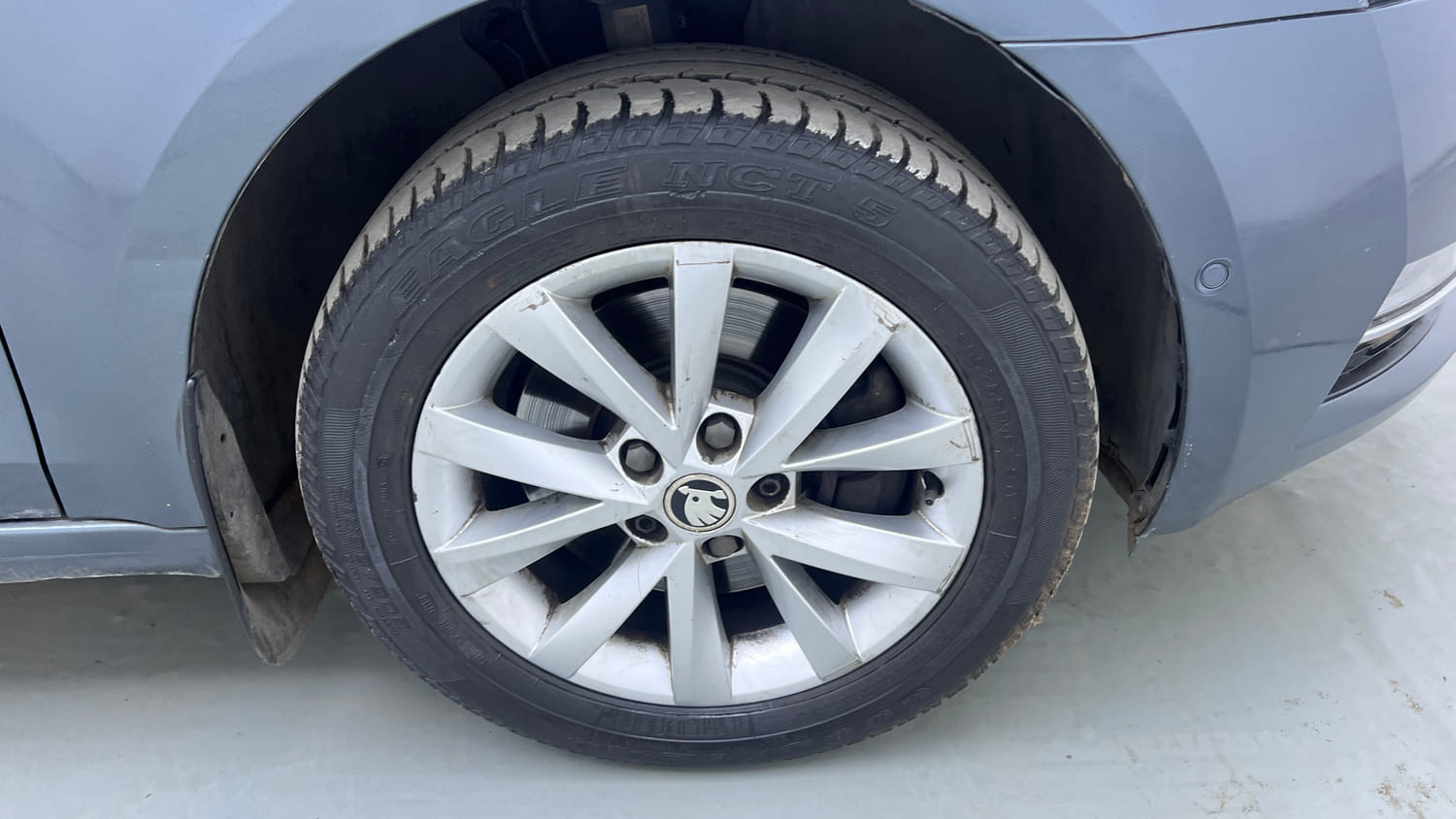 Used 2018 Skoda Octavia 1.8 TSI L&K Petrol Automatic tyres RIGHT FRONT TYRE RIM VIEW
