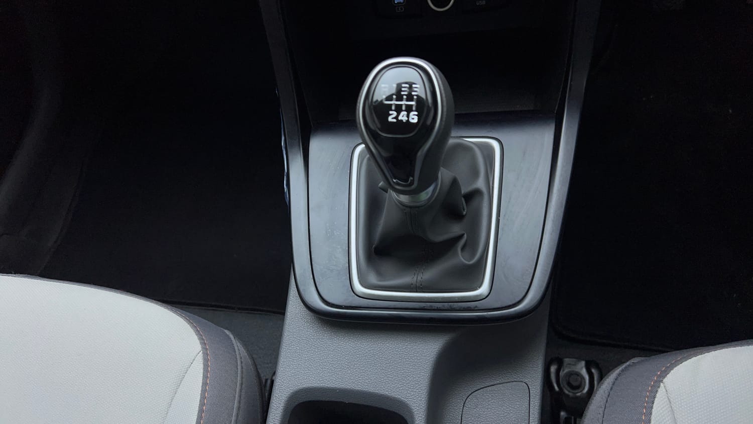Used 2024 Hyundai Creta 1.5 MPi Petrol MT EX Petrol Manual interior GEAR  KNOB VIEW