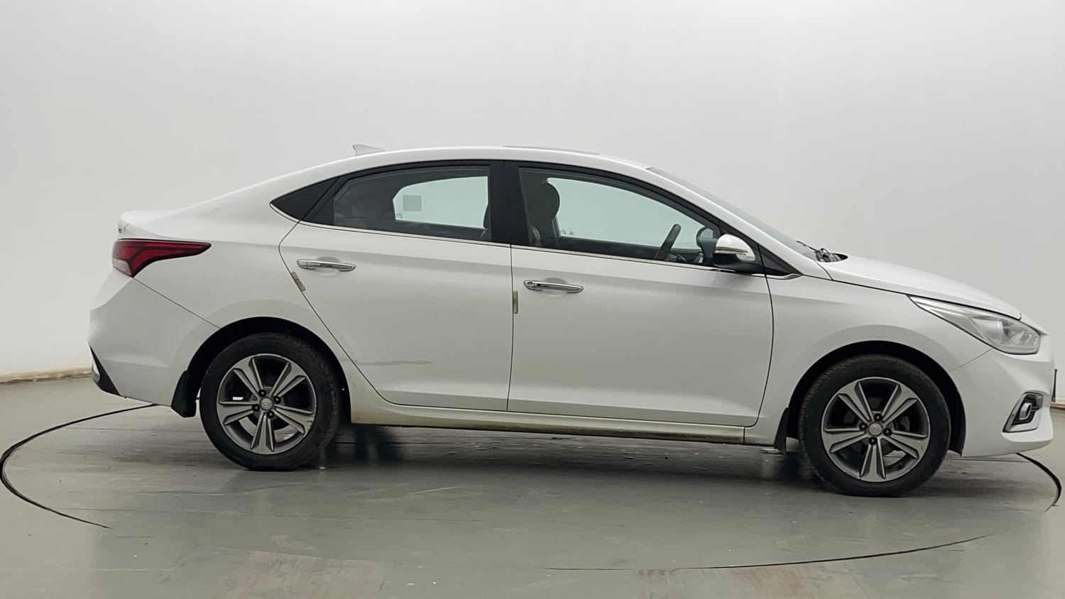 Used 2019 Hyundai Verna SX (O)1.6 VTVT Petrol Manual exterior RIGHT SIDE VIEW