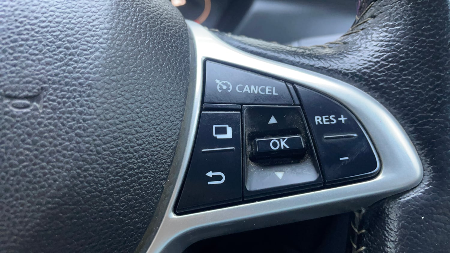 Used 2022 Nissan Magnite XV Premium Turbo CVT Dual Tone Petrol Automatic top_features Cruise control