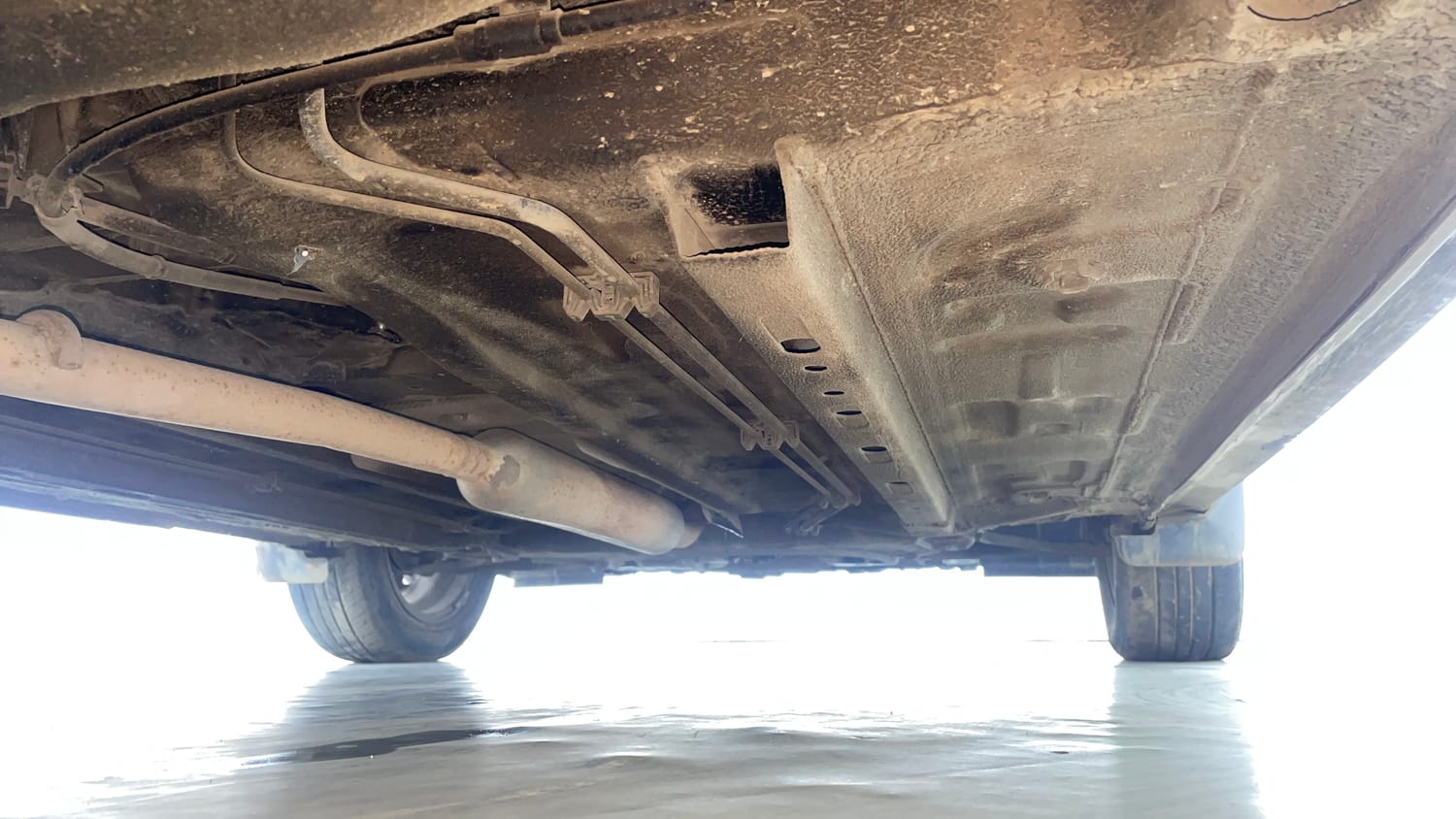Used 2022 Nissan Magnite XV Premium Turbo CVT Dual Tone Petrol Automatic extra REAR RIGHT UNDERBODY VIEW