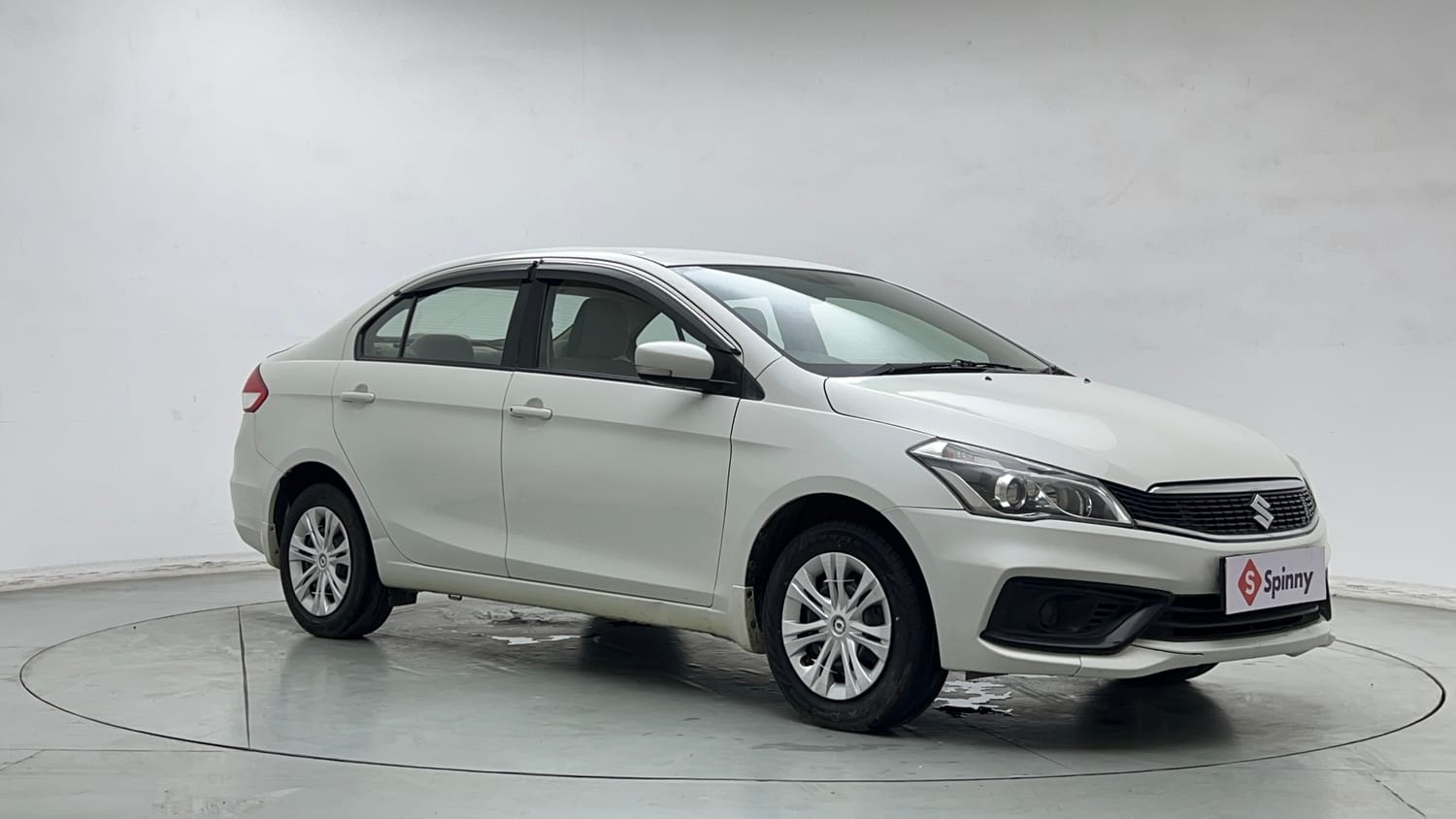 Used 2023 Maruti Suzuki Ciaz Sigma 1.5 Petrol Manual exterior RIGHT FRONT CORNER VIEW
