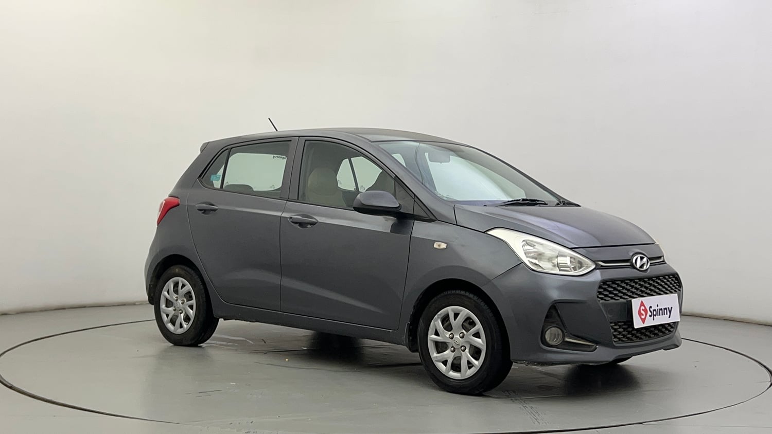 Used 2017 Hyundai Grand i10 Magna 1.2 Kappa VTVT Petrol Manual exterior RIGHT FRONT CORNER VIEW