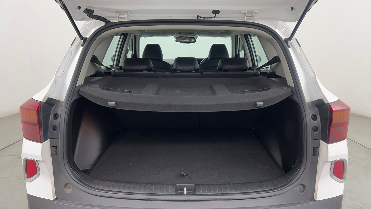 Used 2023 Kia Seltos GTX Plus 1.4 Petrol Manual interior DICKY INSIDE VIEW