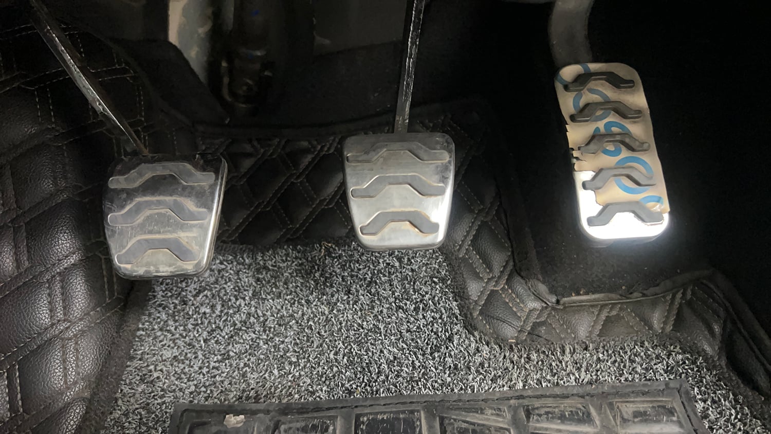 Used 2023 Kia Seltos GTX Plus 1.4 Petrol Manual interior PEDALS VIEW