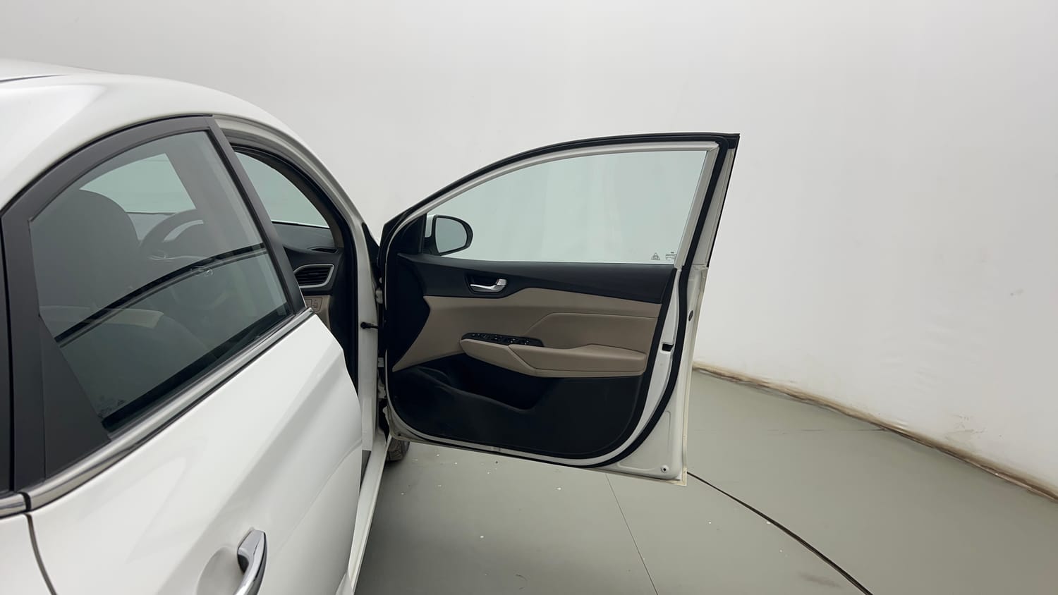 Used 2019 Hyundai Verna SX (O)1.6 VTVT Petrol Manual interior RIGHT FRONT DOOR OPEN VIEW