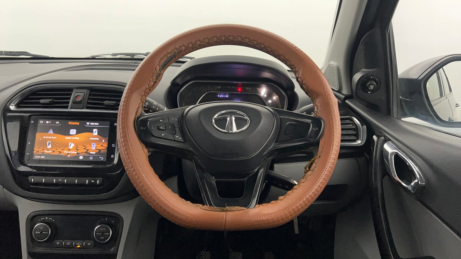 Used 2020 Tata Tiago XZ Plus Dual Tone Petrol Manual interior STEERING VIEW