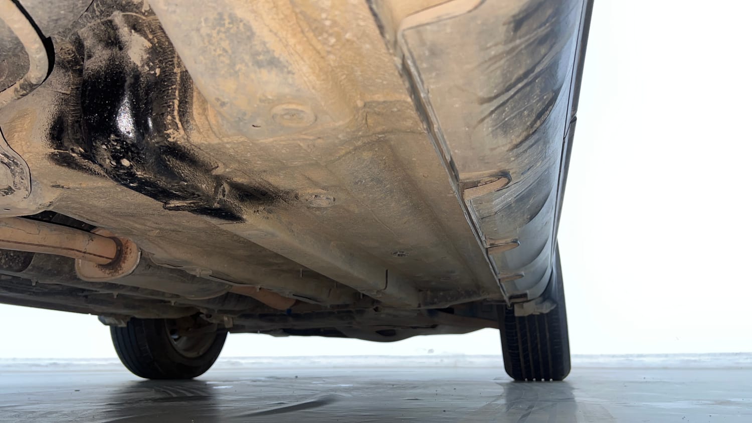 Used 2020 Hyundai Venue SX Plus 1.0 Turbo DCT Petrol Automatic extra REAR RIGHT UNDERBODY VIEW