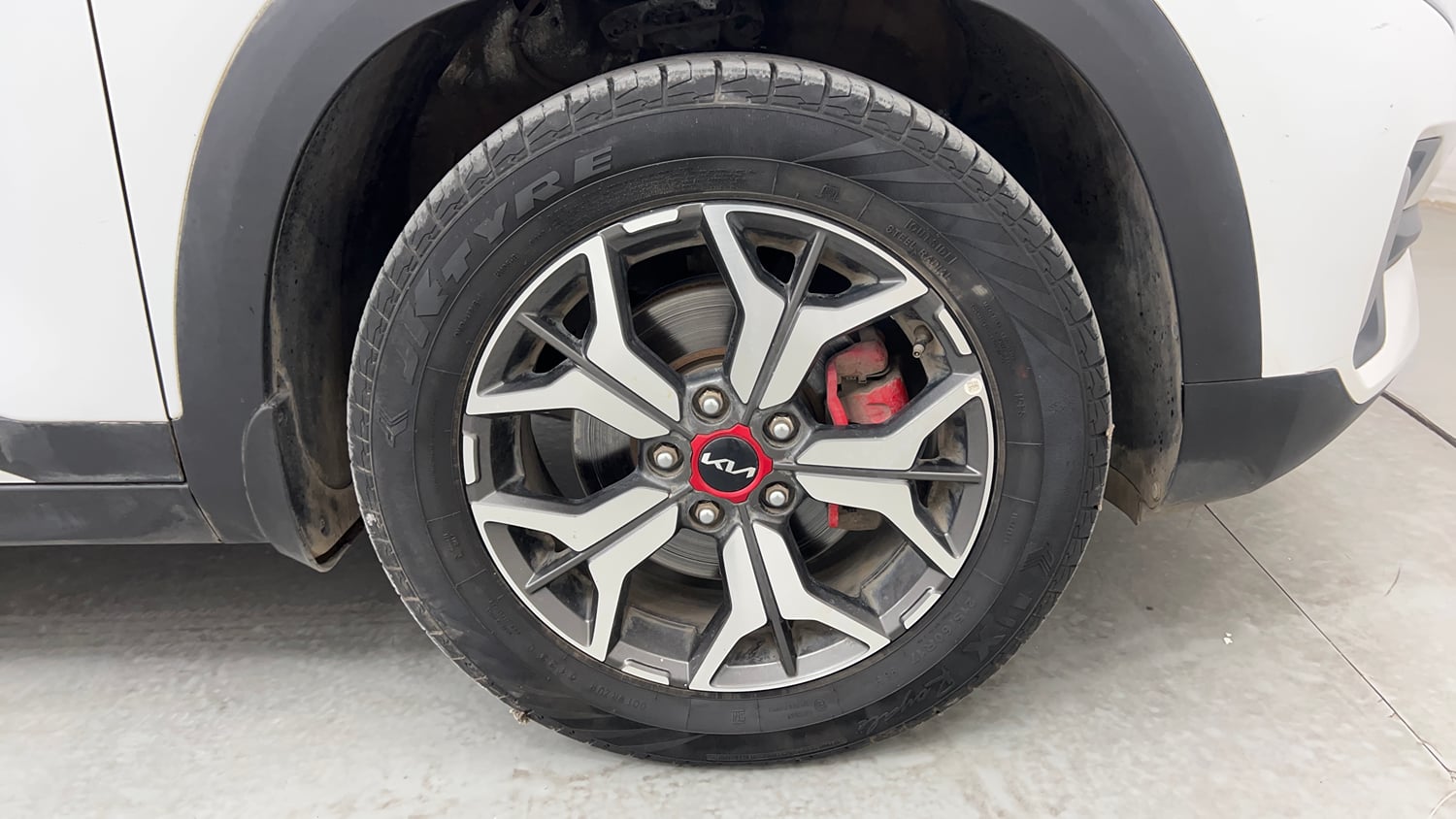 Used 2023 Kia Seltos GTX Plus 1.4 Petrol Manual tyres RIGHT FRONT TYRE RIM VIEW