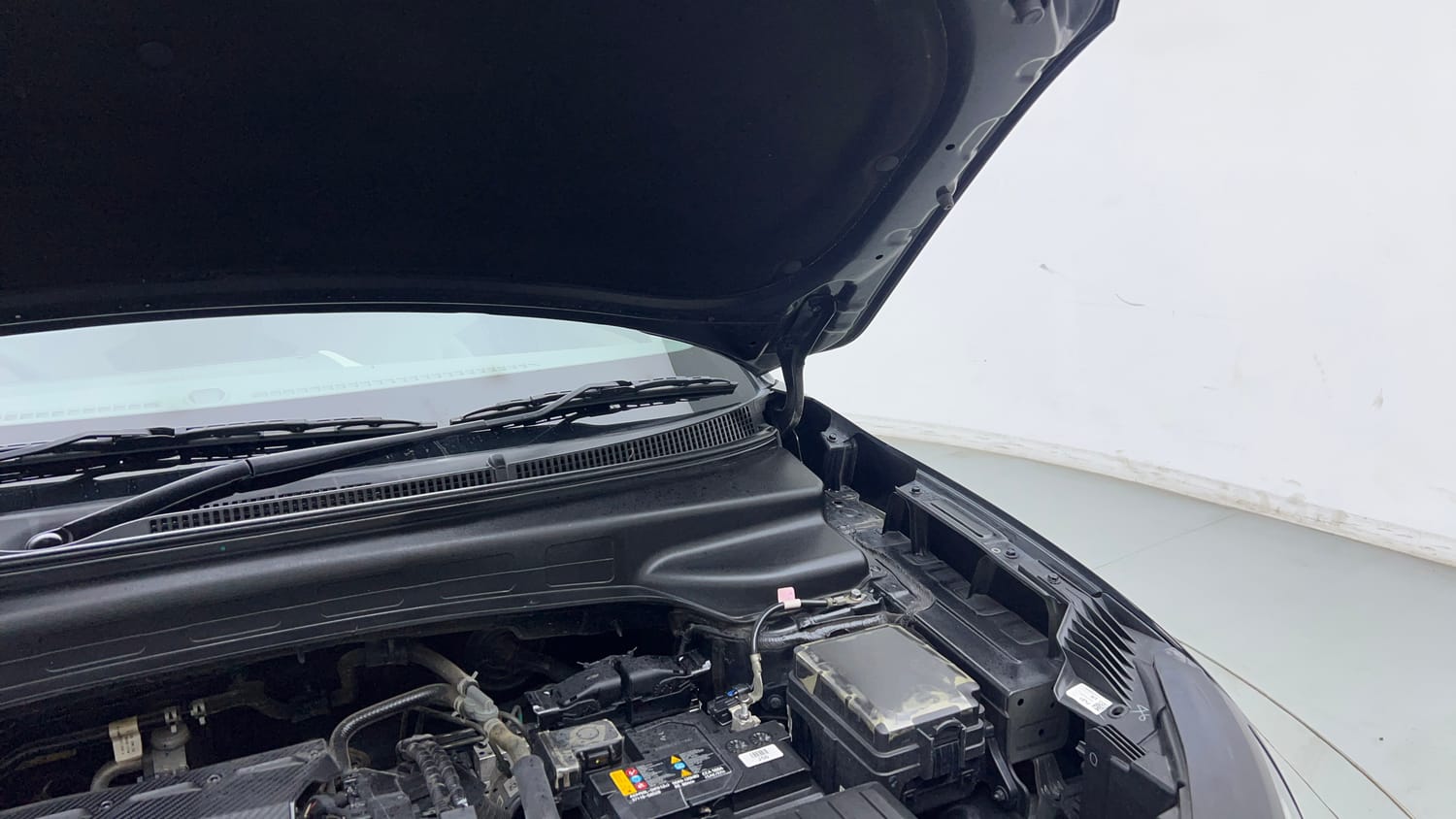 Used 2024 Hyundai Creta 1.5 MPi Petrol MT EX Petrol Manual engine ENGINE LEFT SIDE HINGE & APRON VIEW