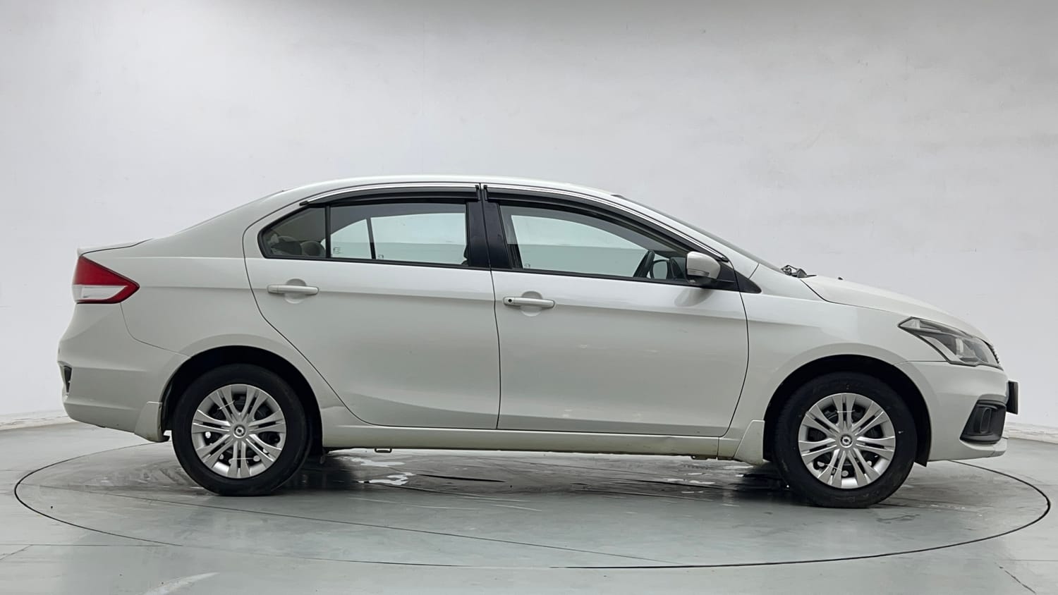 Used 2023 Maruti Suzuki Ciaz Sigma 1.5 Petrol Manual exterior RIGHT SIDE VIEW