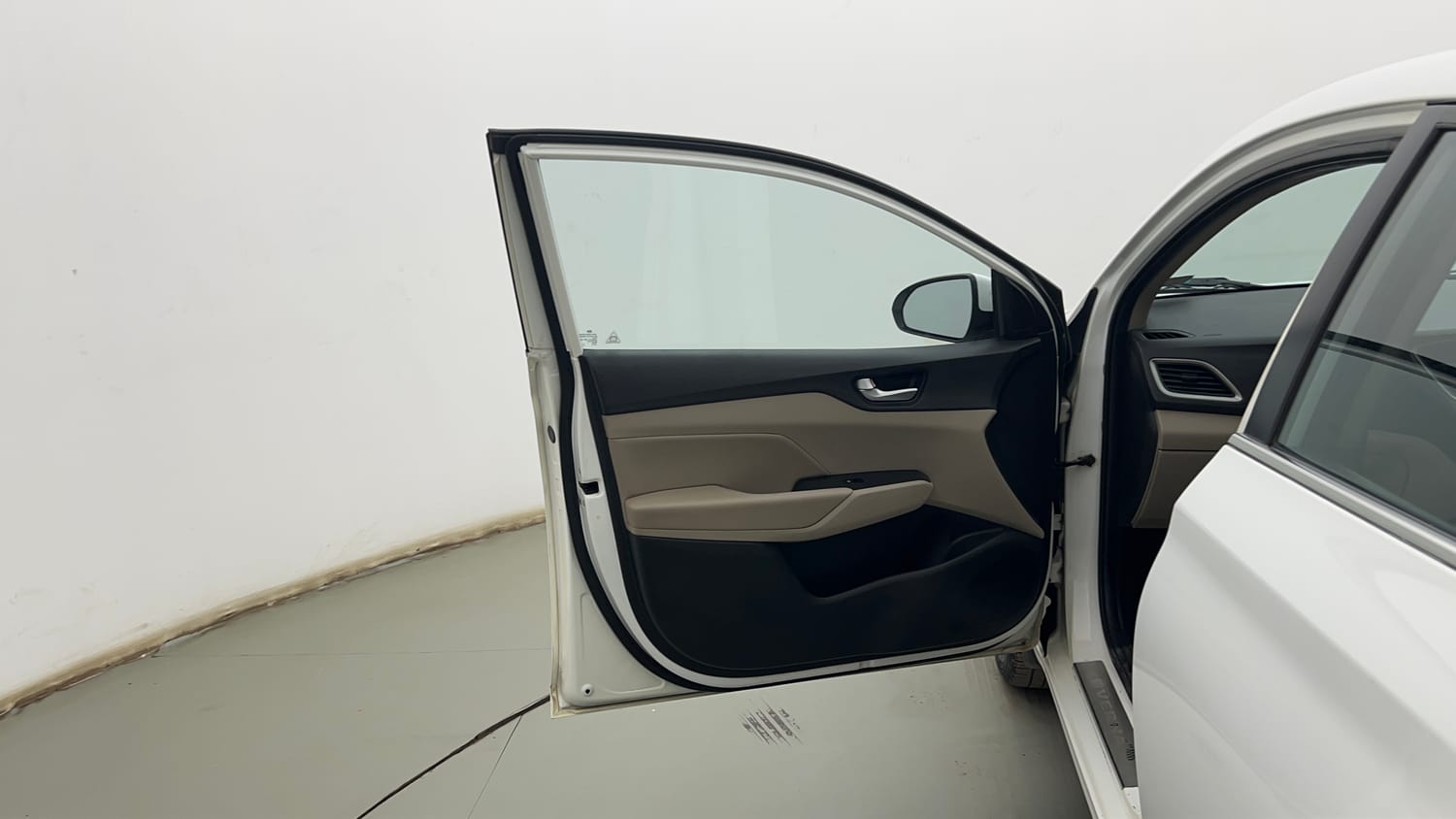 Used 2019 Hyundai Verna SX (O)1.6 VTVT Petrol Manual interior LEFT FRONT DOOR OPEN VIEW