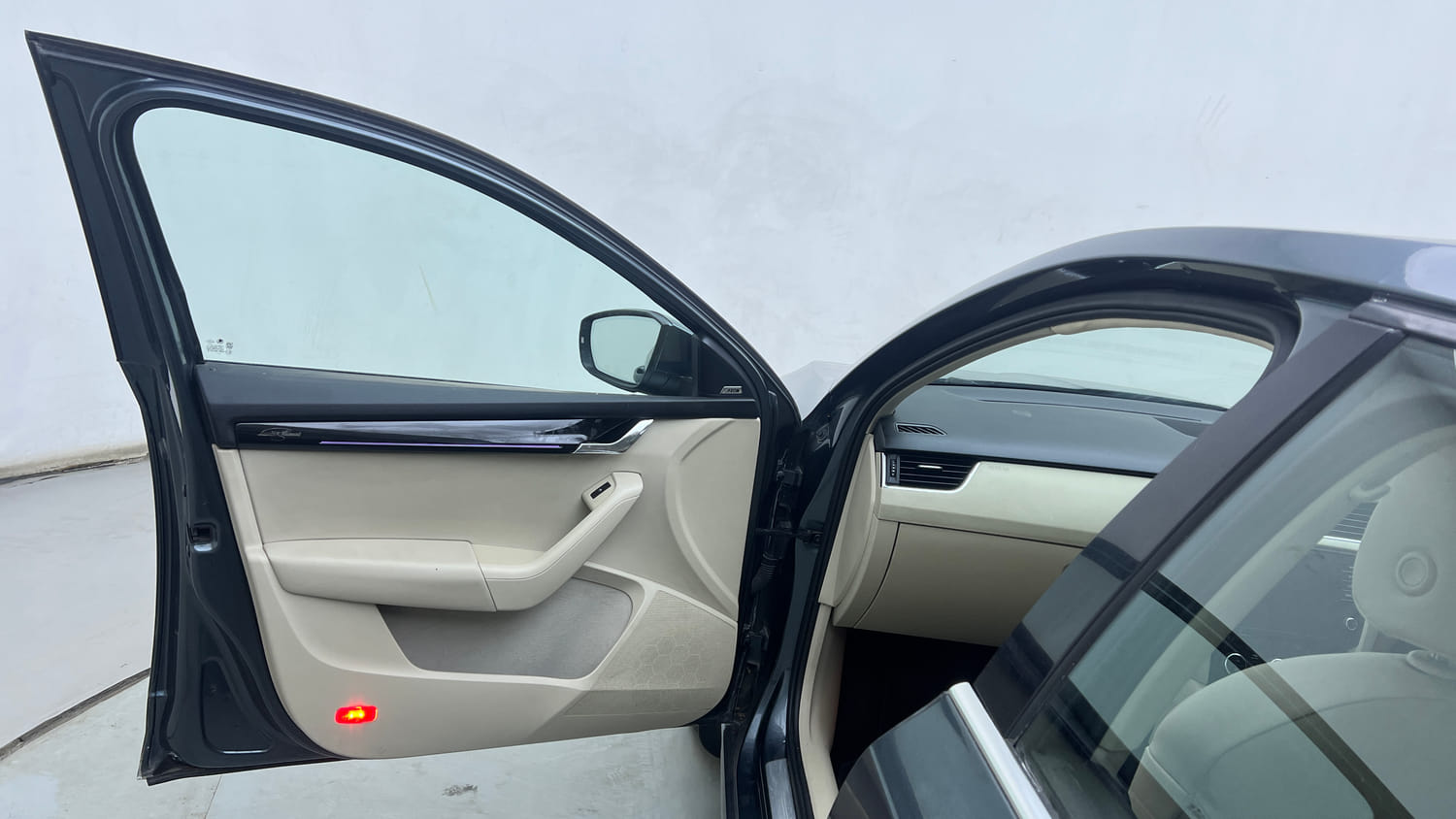 Used 2018 Skoda Octavia 1.8 TSI L&K Petrol Automatic interior LEFT FRONT DOOR OPEN VIEW